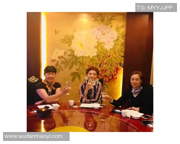 南部鲨鱼与南方哈士奇的奇妙对决与友谊之旅 南部鲨鱼与南方哈士奇的奇妙对决与友谊之旅